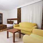 The Corner Park Hotel 3*