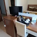Hotel The Corner Park 3*