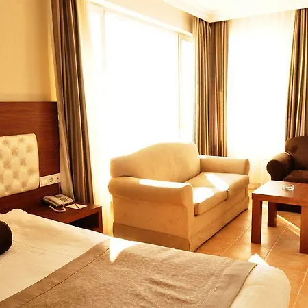The Corner Park Hotel 3*