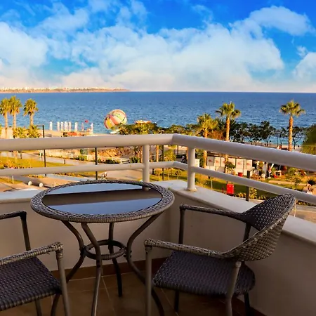 The Corner Park 3* Antalia