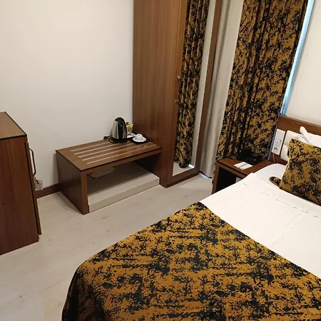 The Corner Park Hotel 3*