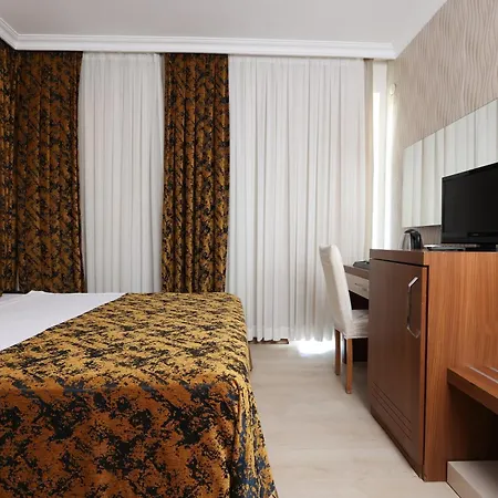Hotel The Corner Park 3*