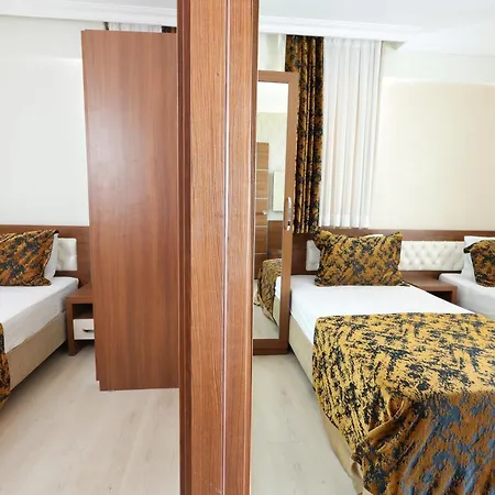 The Corner Park Hotel