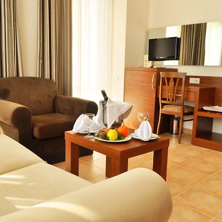 Hotel The Corner Park 3*