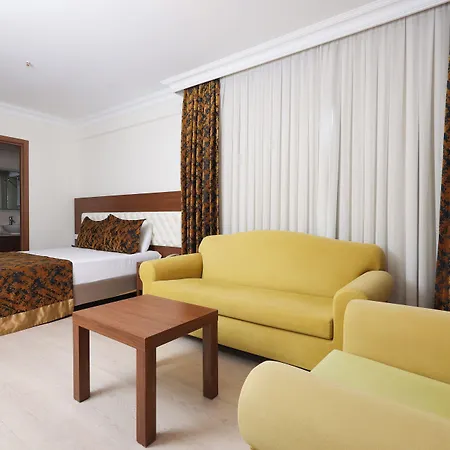 The Corner Park Hotel 3*