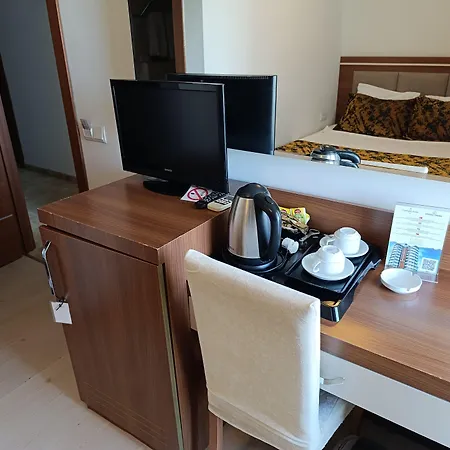 Hotel The Corner Park 3*