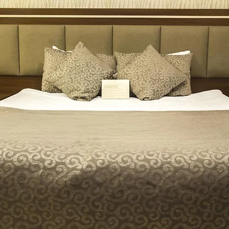 The Corner Park Hotel 3*