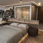 The Corner Park Hotel