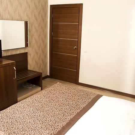 Hotell The Corner Park 3*