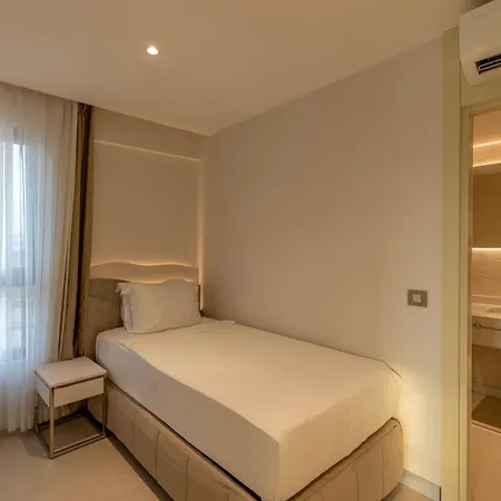 Hotel The Corner Park 3*