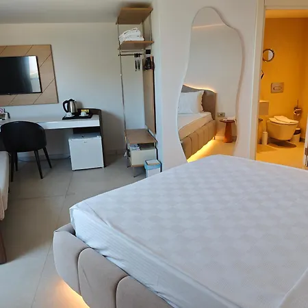 The Corner Park Hotel