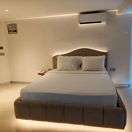 The Corner Park Hotel 3*
