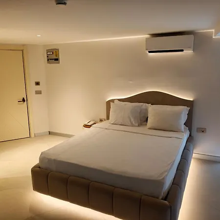 Hotel The Corner Park 3*