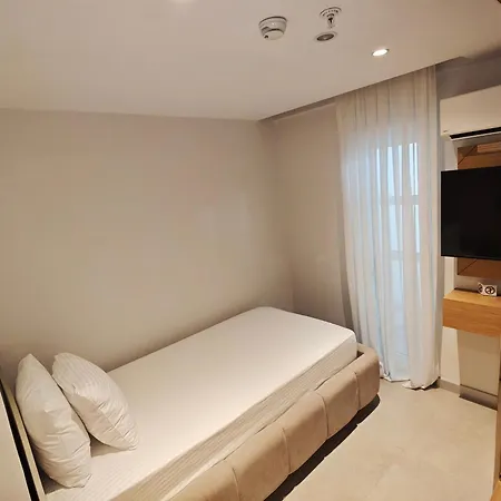 The Corner Park Hotel