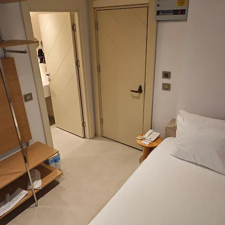 Hotel The Corner Park 3*