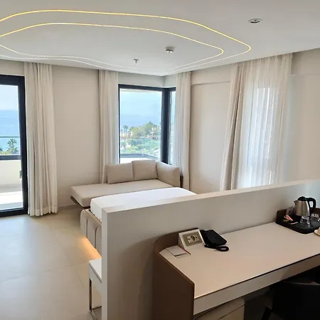 The Corner Park Hotel 3*