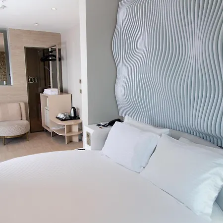 The Corner Park Hotel 3*