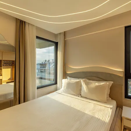 Hotel The Corner Park 3*