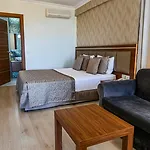 The Corner Park Hotel 3*