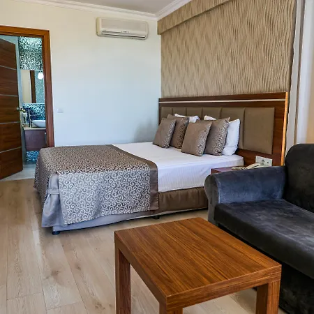 The Corner Park Отель 3*