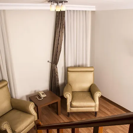 Отель The Corner Park 3*
